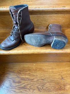 Gently Used Whites Packers boots size 9.5men's
